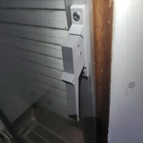 remplacement-poigniee-porte-creteil