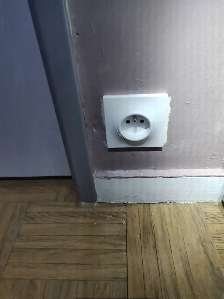 Remplacement prise électrique Créteil 94000